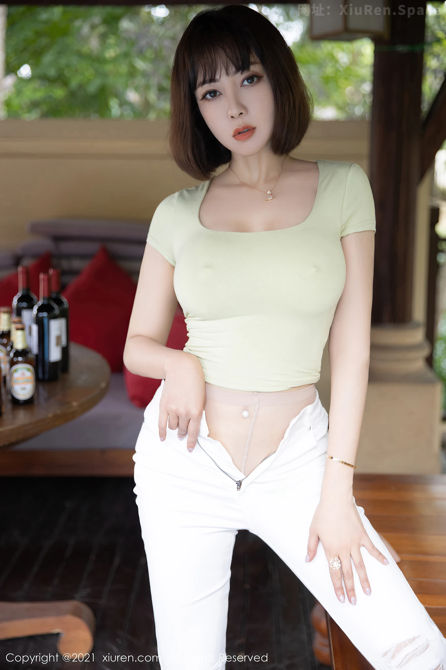 图片[2]-[XiuRen秀人网]VOL.3704 模特果儿Victoria西双版纳旅拍动人服饰半脱露豪乳撩人诱惑写真50P-秀人网官方网站